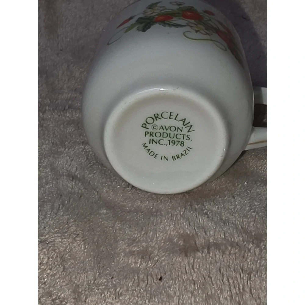Vintage 1978 Avon Strawberry Teacup Candle and Saucer 22K Gold Trim Porcelain